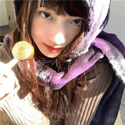 落在她身边